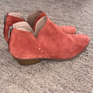 Kenneth Cole Reaction Women’s Sight Away Suede Boots size 9